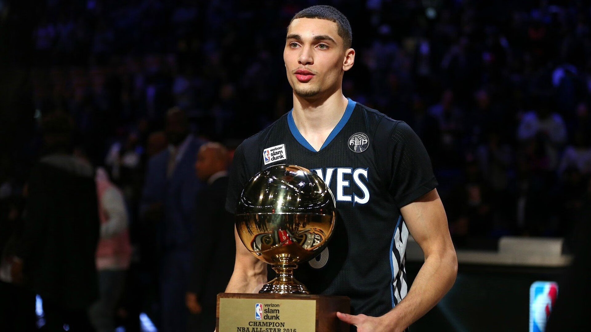 kaiyun.com-唐纳德·高尔在比赛中展现超凡个人能力，赢得观众赞誉，唐纳德 古尔德